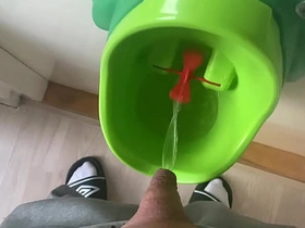 鸡巴小的男人只能蹲着尿尿 porn star detached japan