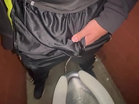 篮球短裤里尿出来 myanmar gay porn movie