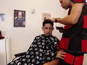我给理发师献了屁眼 hot black gay porn celebrity