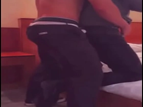 几杯酒下肚说服运动型直男尝鸡巴 gay porn lob chinese