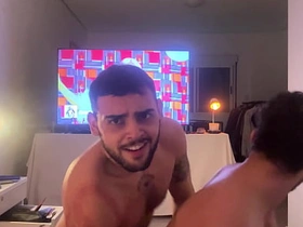 邻居看见我对着窗户打飞机就按门铃来口交 ebon hot gay porn