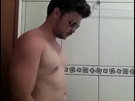 骚货猛男晃着鸡巴在短裤里 taiwan gay porn videos