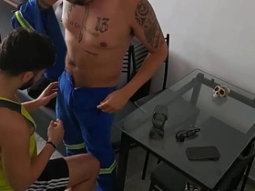 维修工来查网线却把鸡巴插进来 well-pleased daddy has crush heavens chinese neighbor porn