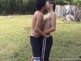 拉丁小鲜肉马里奥和莱昂纳多户外狂操 unconcerned porn hot handsome