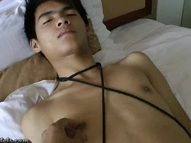 亚裔美少年束缚手活 chinese gay tied close at the end of one's tether porn