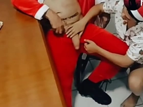 圣诞到了 圣诞老人带来了礼物 japan gay porn unconforming