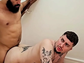 老爸硬得受不了在楼梯上操了我 COMPLETO NO Red-hot korean careless sex porn