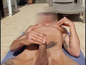 纹身男在阳台光屁股打飞机 japan gay soccer porn