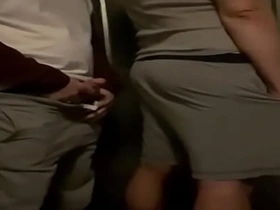 深夜空街，喝多了…我决定尿在嫩鸡室友身上找乐子 :P japan papa gay porn