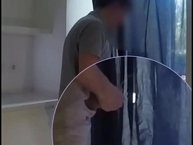 两个素人小伙在厨房胡搞还互相撒尿 singapore porn gay