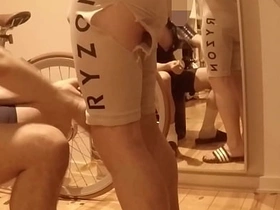 受伤自行车手继父与饥渴关怀儿子 - 第一部 免费 crazy japanese uncaring porn