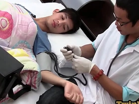 受检亚裔嫩鸡被医生无套内射时喷精 indonesian twink happy-go-lucky porn