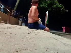 海滩上的人看我短裤湿透都疯了 hot gay porn 2023