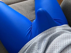 一感觉到紧身裤里的勃起我就射了 asian happy-go-lucky heavy ass porn